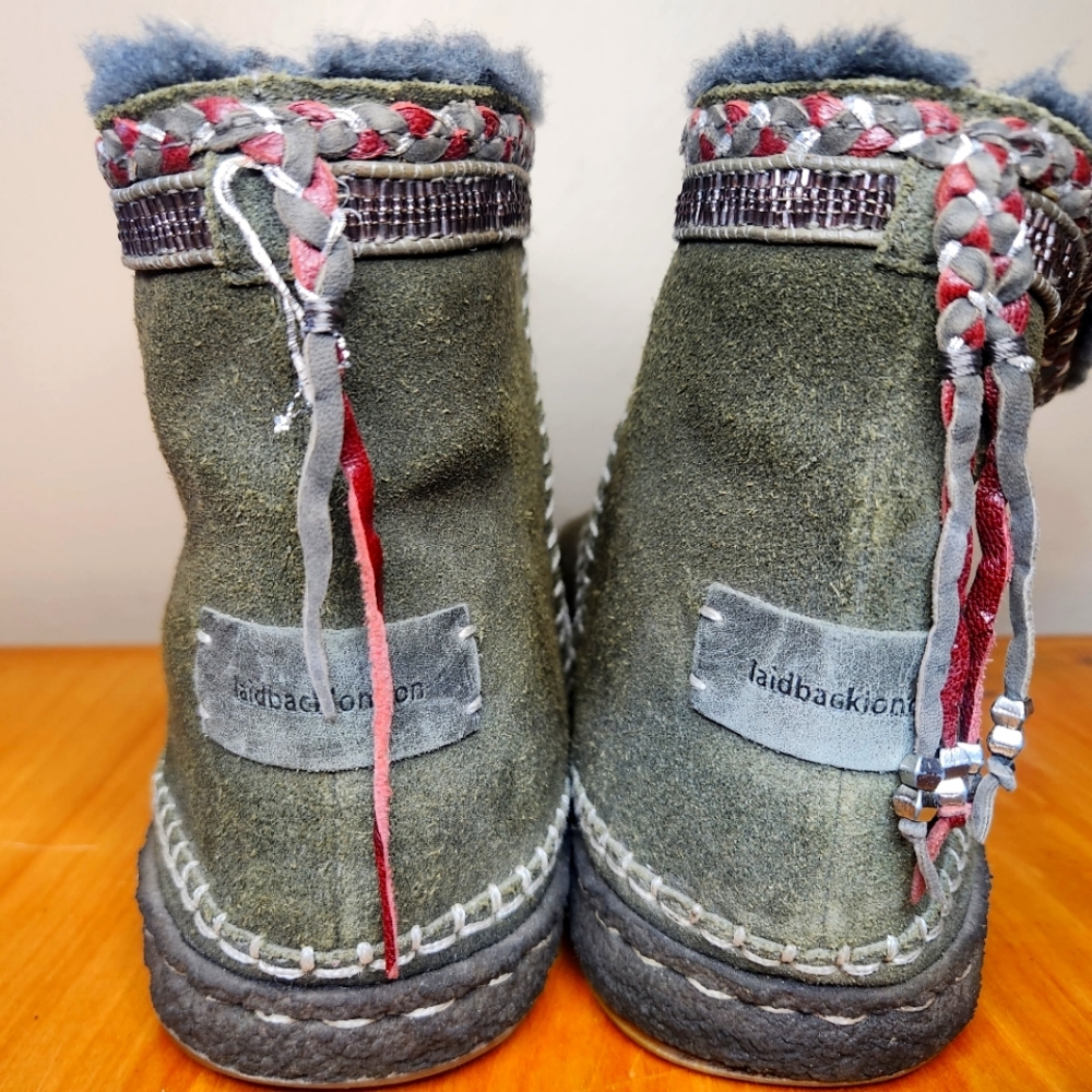 Woman's slip on boots